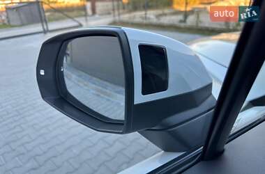 Позашляховик / Кросовер Audi Q7 2024 в 