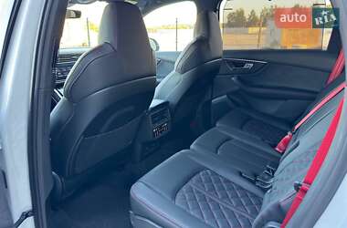 Позашляховик / Кросовер Audi Q7 2024 в 