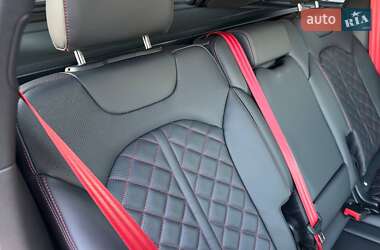 Позашляховик / Кросовер Audi Q7 2024 в 