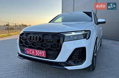 Позашляховик / Кросовер Audi Q7 2024 в 
