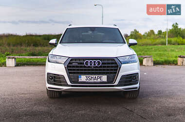 Внедорожник / Кроссовер Audi Q7 2017 в 