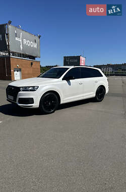 Позашляховик / Кросовер Audi Q7 2017 в 