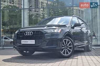 Позашляховик / Кросовер Audi Q7 2021 в 