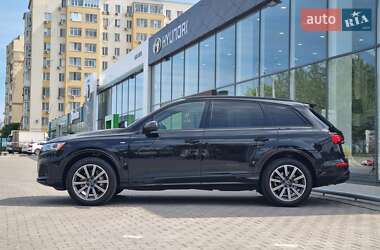 Позашляховик / Кросовер Audi Q7 2021 в 