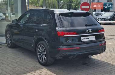 Позашляховик / Кросовер Audi Q7 2021 в 