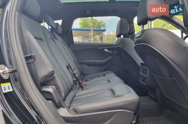 Позашляховик / Кросовер Audi Q7 2021 в 
