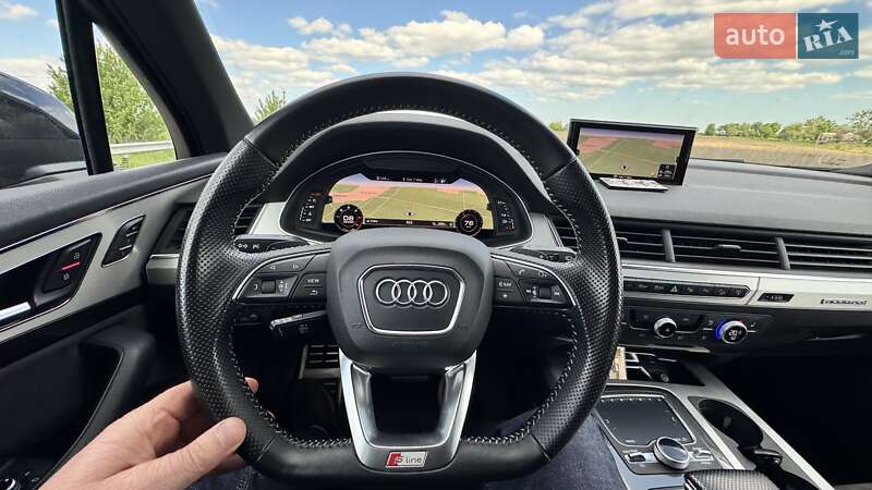 Внедорожник / Кроссовер Audi Q7 2017 в 