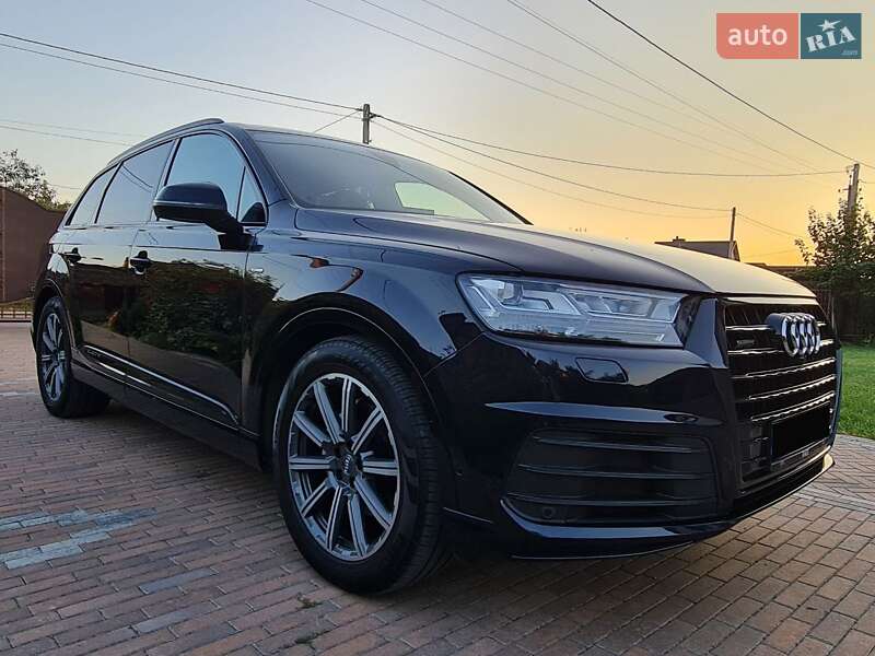 Внедорожник / Кроссовер Audi Q7 2017 в Ровно