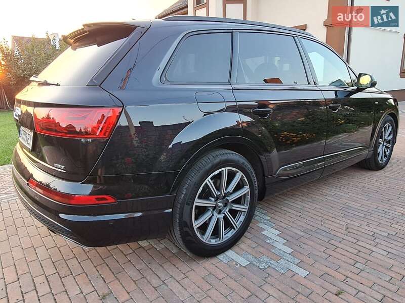 Внедорожник / Кроссовер Audi Q7 2017 в Ровно