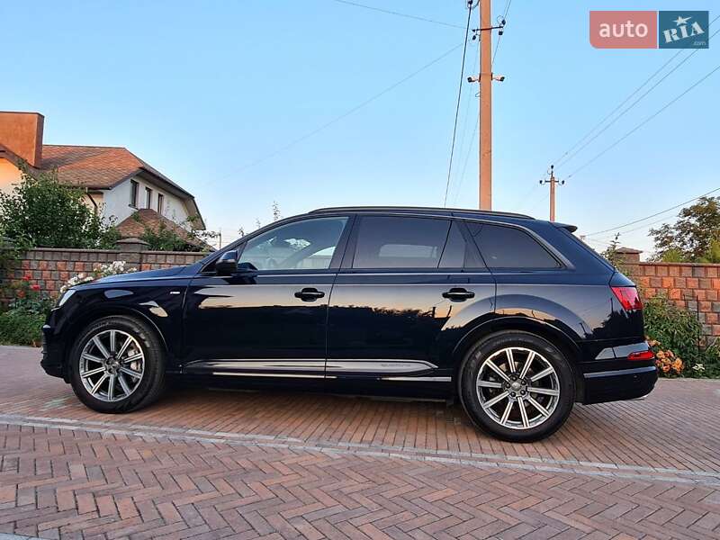Внедорожник / Кроссовер Audi Q7 2017 в Ровно