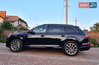 Внедорожник / Кроссовер Audi Q7 2017 в 