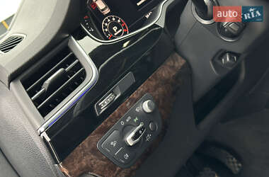 Внедорожник / Кроссовер Audi Q7 2016 в 