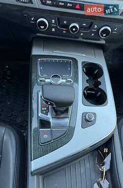 Позашляховик / Кросовер Audi Q7 2017 в 