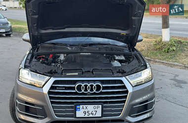 Позашляховик / Кросовер Audi Q7 2017 в 