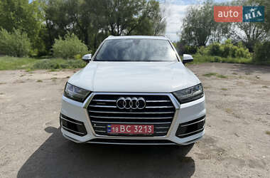 Внедорожник / Кроссовер Audi Q7 2016 в 