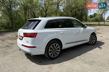 Внедорожник / Кроссовер Audi Q7 2016 в 