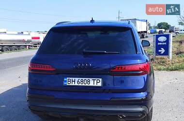 Внедорожник / Кроссовер Audi Q7 2021 в 