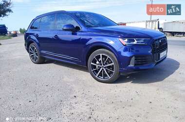 Внедорожник / Кроссовер Audi Q7 2021 в 