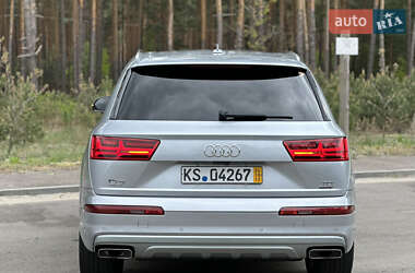 Внедорожник / Кроссовер Audi Q7 2016 в 