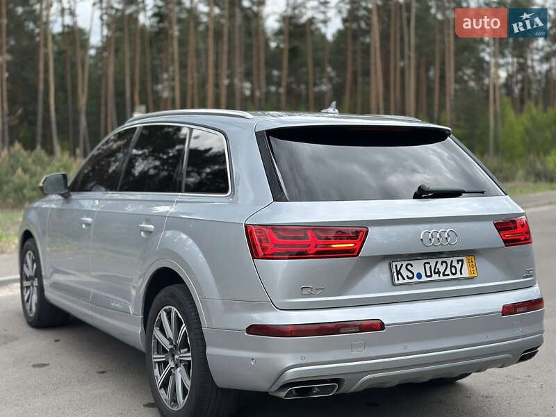 Внедорожник / Кроссовер Audi Q7 2016 в Сарнах