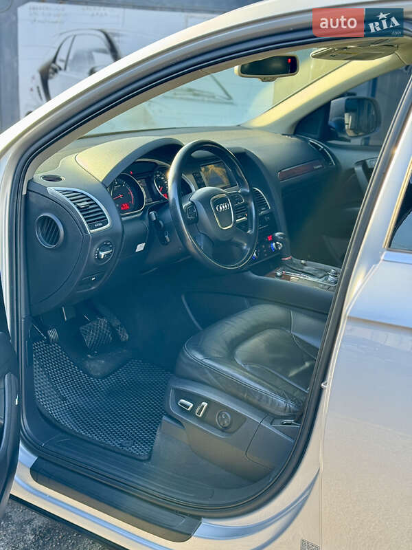Позашляховик / Кросовер Audi Q7 2010 в Чернігові