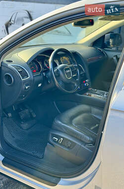 Позашляховик / Кросовер Audi Q7 2010 в 