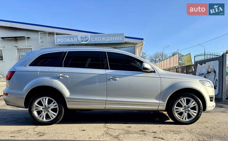 Позашляховик / Кросовер Audi Q7 2010 в 