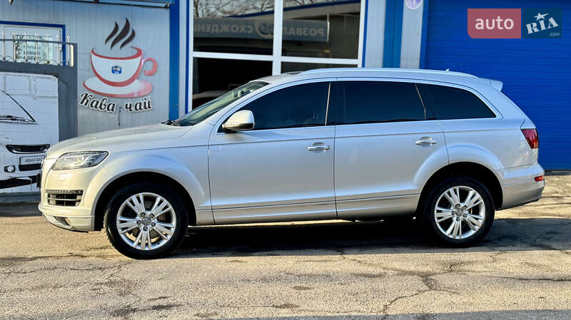 Позашляховик / Кросовер Audi Q7 2010 в Чернігові
