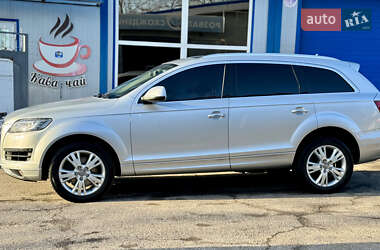 Позашляховик / Кросовер Audi Q7 2010 в 