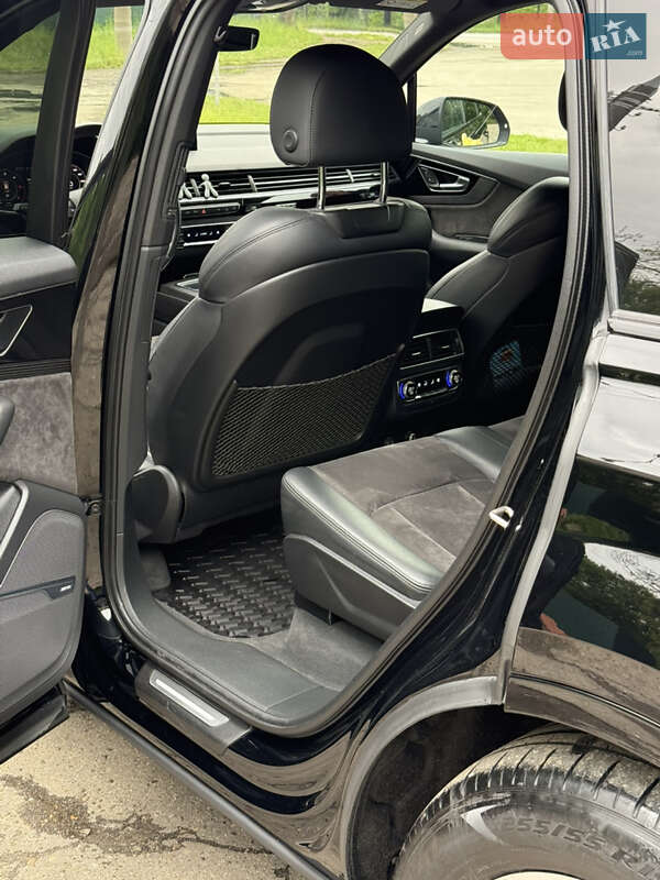 Позашляховик / Кросовер Audi Q7 2019 в Чернівцях