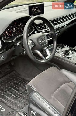 Внедорожник / Кроссовер Audi Q7 2019 в 