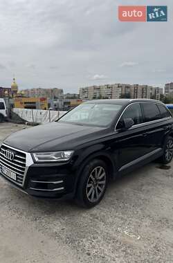 Позашляховик / Кросовер Audi Q7 2015 в 