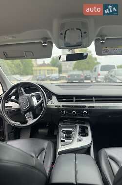 Позашляховик / Кросовер Audi Q7 2015 в 