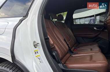 Внедорожник / Кроссовер Audi Q7 2016 в 