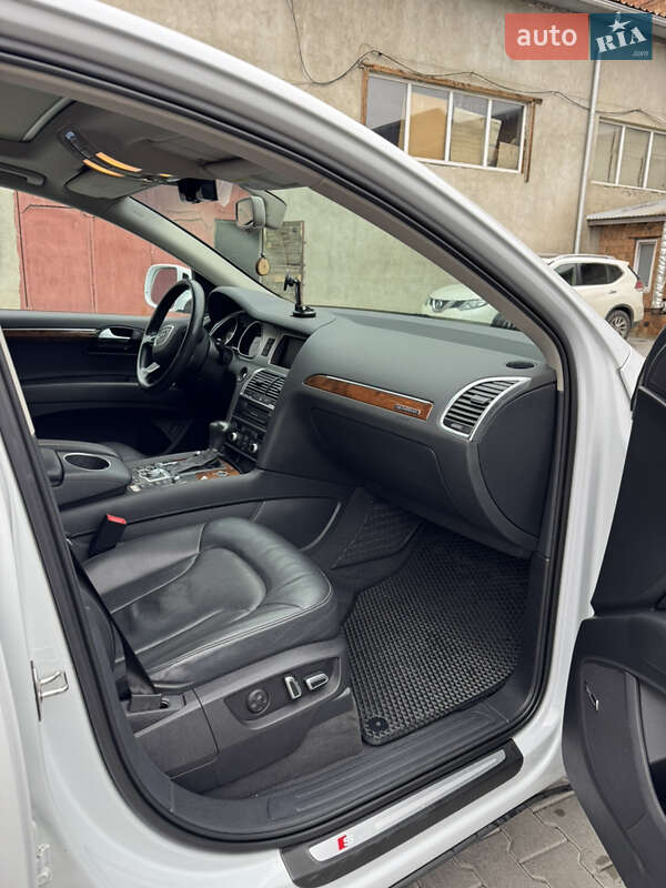 Внедорожник / Кроссовер Audi Q7 2013 в Черновцах