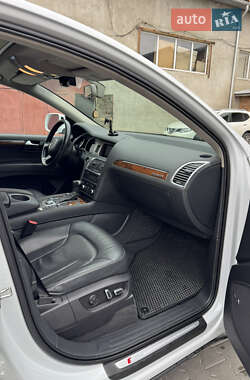 Позашляховик / Кросовер Audi Q7 2013 в 