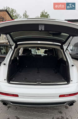 Позашляховик / Кросовер Audi Q7 2013 в 