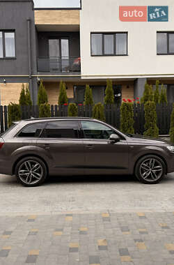 Внедорожник / Кроссовер Audi Q7 2015 в 
