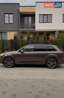 Внедорожник / Кроссовер Audi Q7 2015 в 