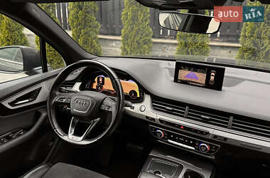 Внедорожник / Кроссовер Audi Q7 2015 в 