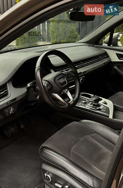 Внедорожник / Кроссовер Audi Q7 2015 в 