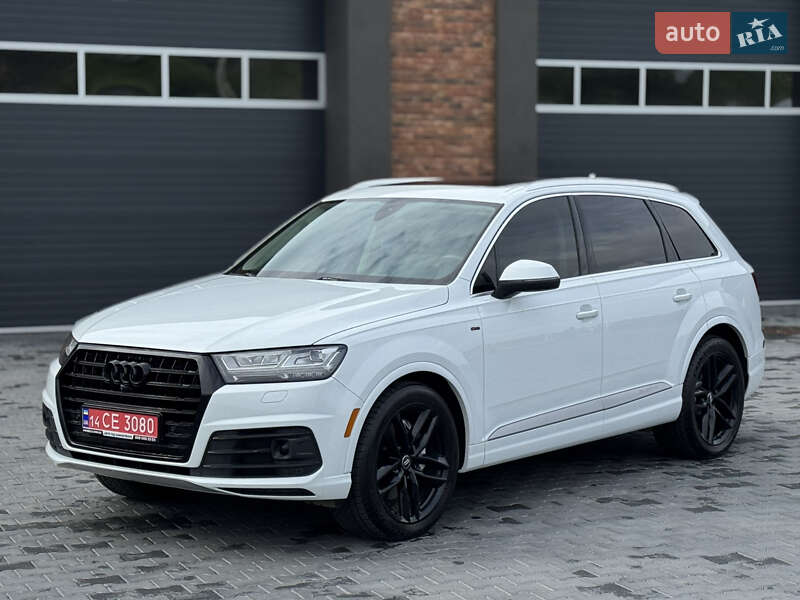 Внедорожник / Кроссовер Audi Q7 2017 в 