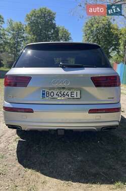Внедорожник / Кроссовер Audi Q7 2017 в 