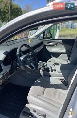 Внедорожник / Кроссовер Audi Q7 2017 в 