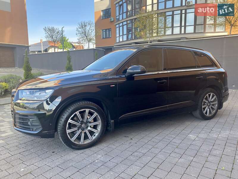 Внедорожник / Кроссовер Audi Q7 2016 в 