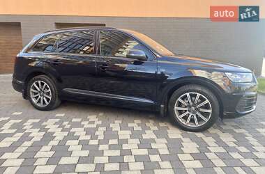 Внедорожник / Кроссовер Audi Q7 2016 в 