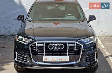 Позашляховик / Кросовер Audi Q7 2021 в 