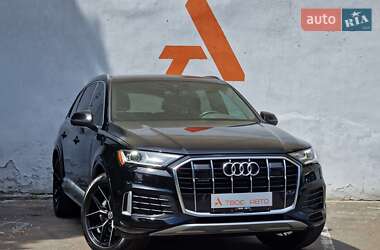 Позашляховик / Кросовер Audi Q7 2021 в 
