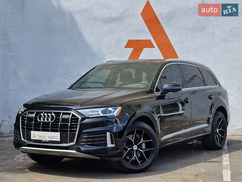 Позашляховик / Кросовер Audi Q7 2021 в 