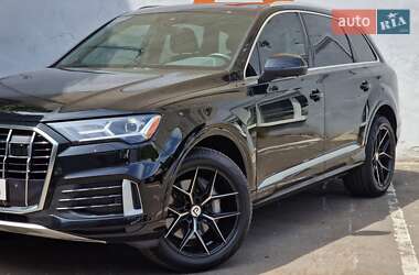 Позашляховик / Кросовер Audi Q7 2021 в 